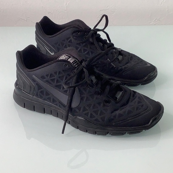 Nike Nike free fit 2 black on black sneakers size 8 EUC - Picture 1 of 16
